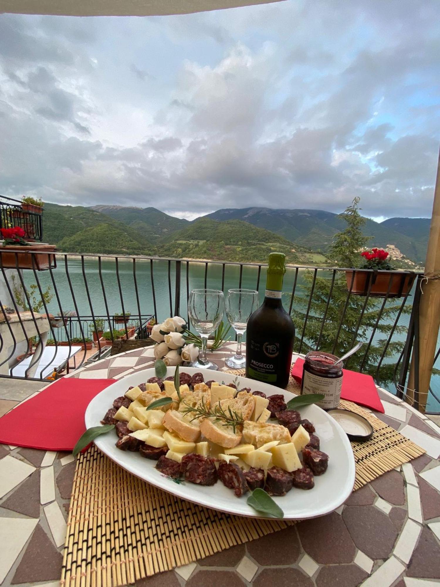 B&B La Casetta Sul Lago Colle di Tora Eksteriør billede