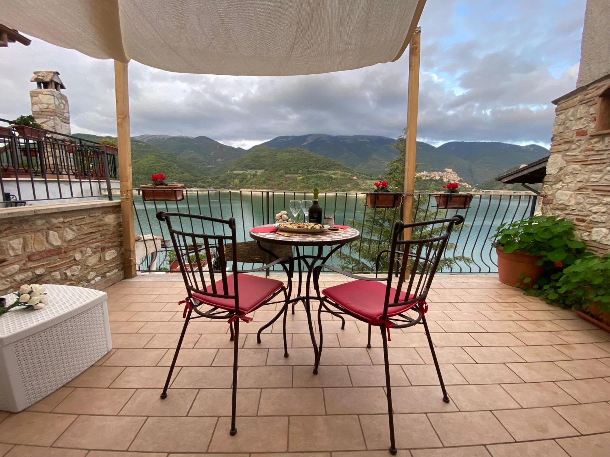 B&B La Casetta Sul Lago Colle di Tora Eksteriør billede